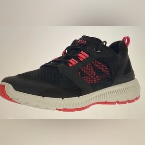 Ecco Women’s Terracruise ll outdoor shoes.